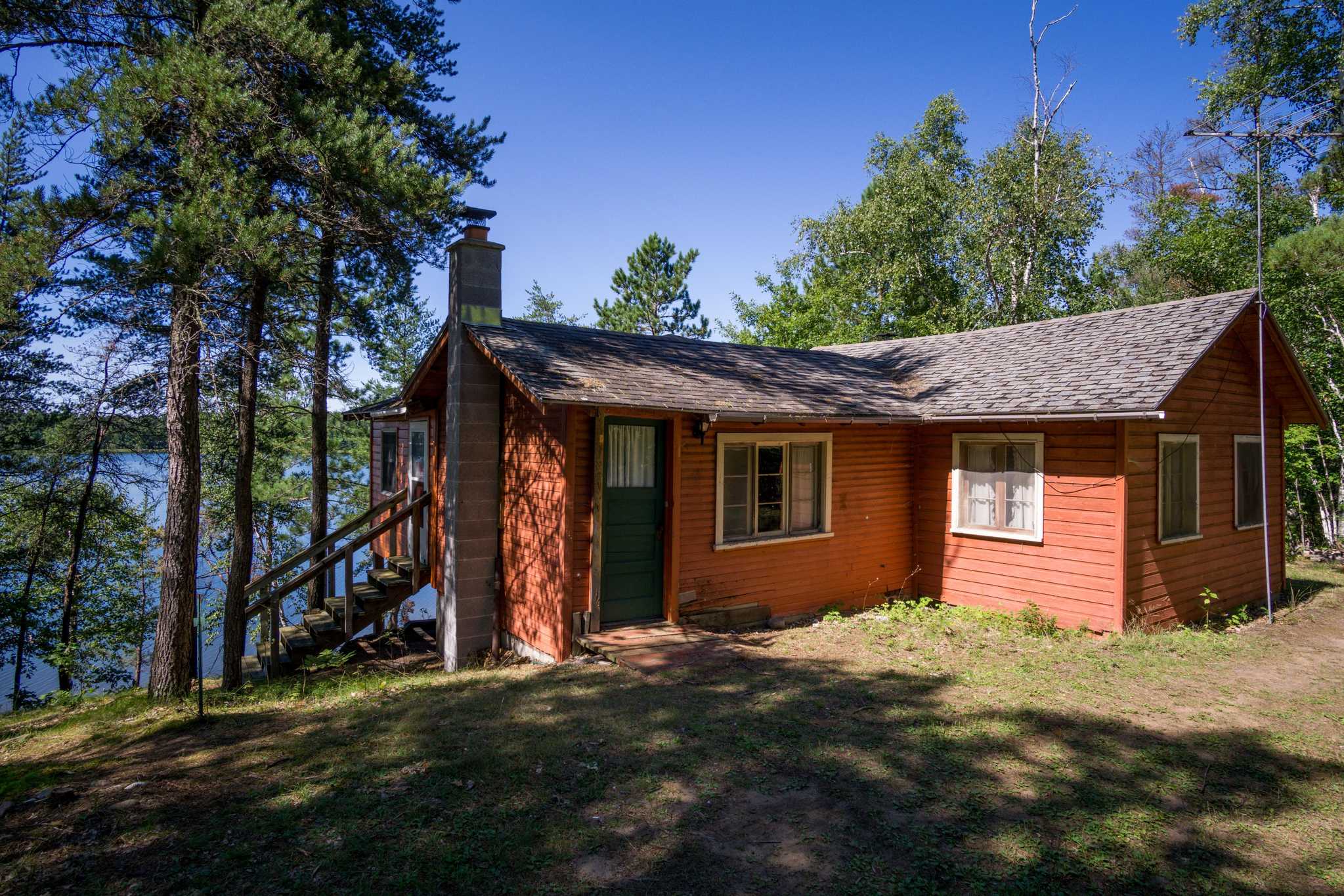 Rustic Northwoods Lake Cabin & 160' Lakefront!