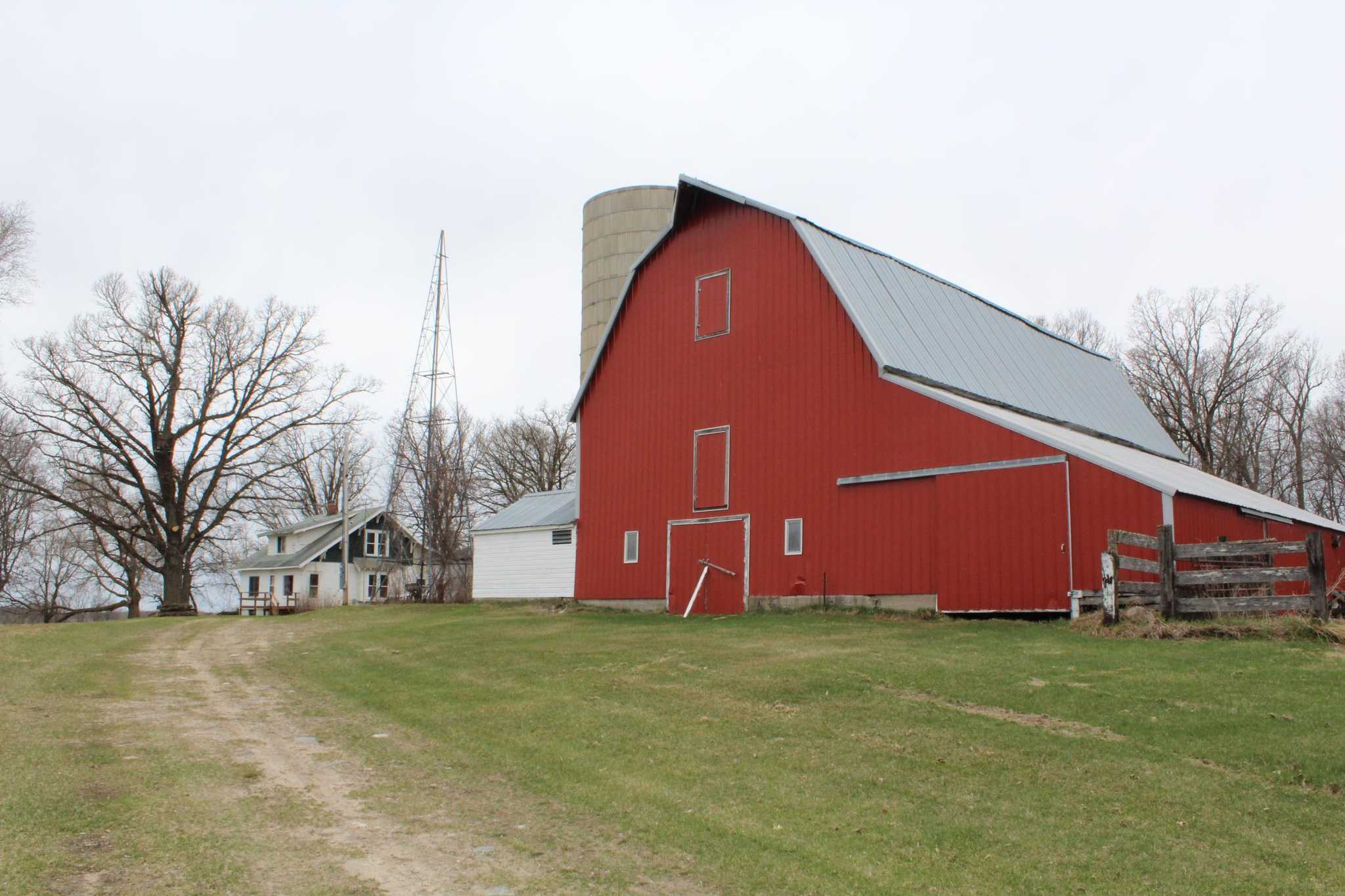 4BR Country Home/Farm on Acreage Motley MN