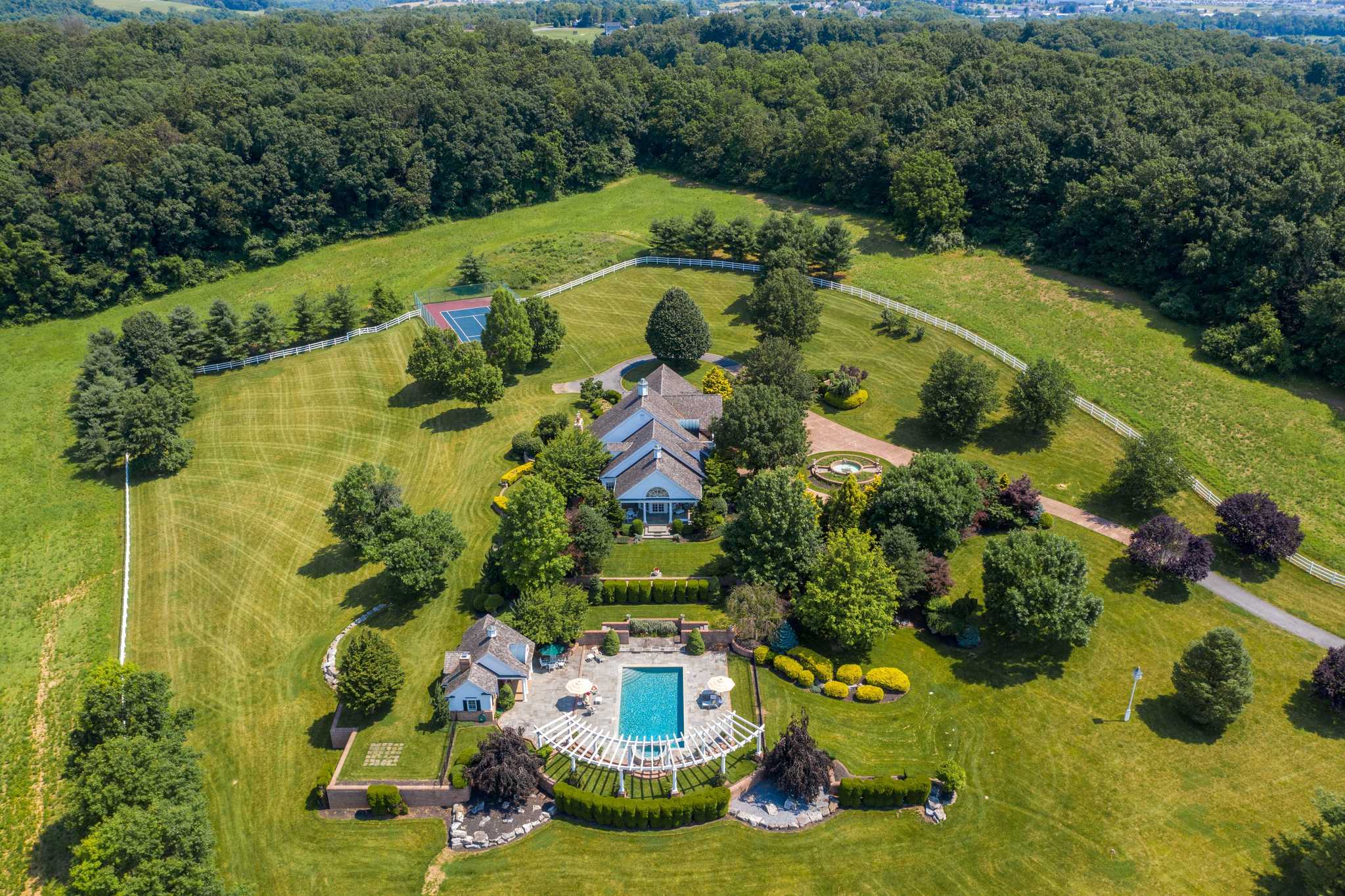 1081 Grange Rd, Leesport, PA 19533