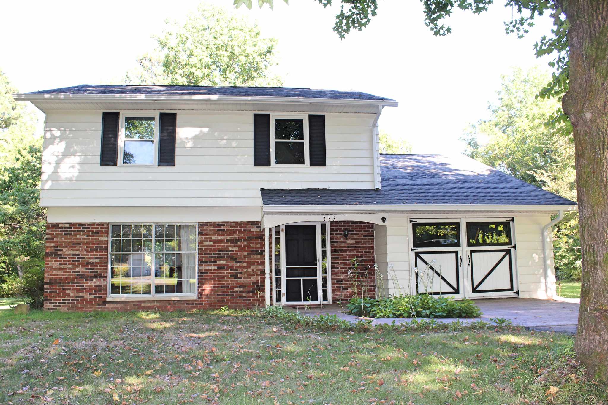 (141) Home on 9 Acres in Carbondale, IL