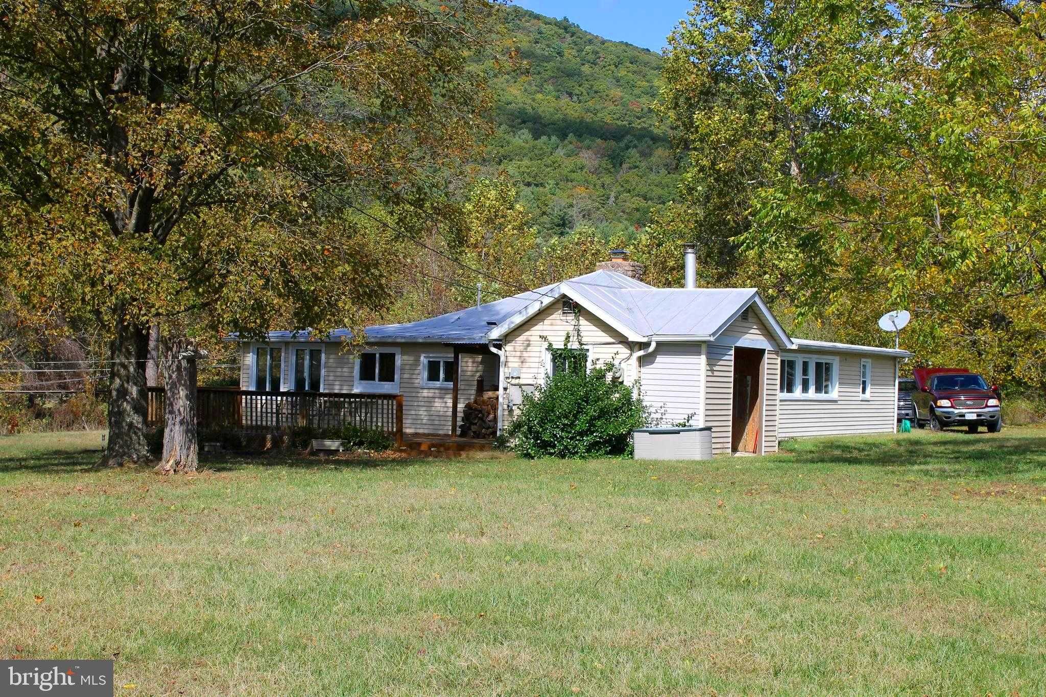 Beautiful Riverfront Cottage