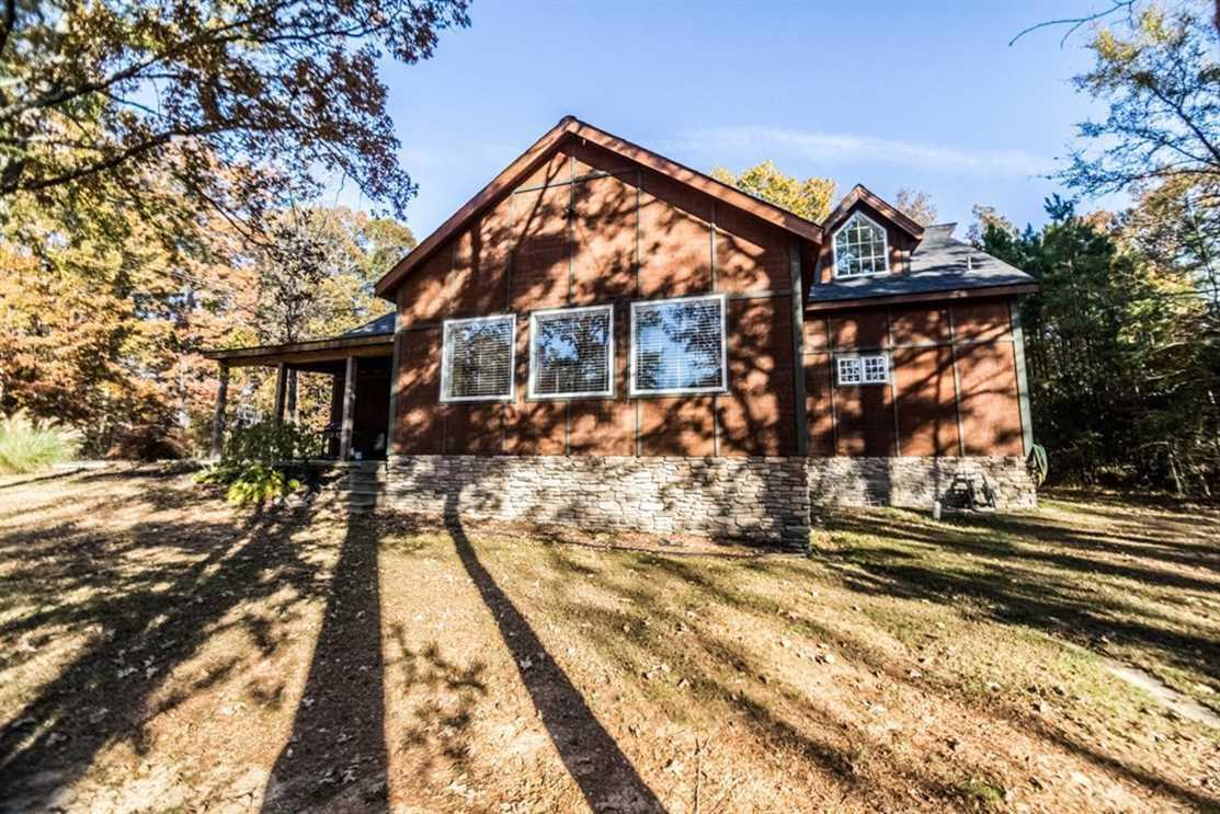 Subdivision Home on 3.09 Acres For Sale in Butler County, Poplar Bluff, Mis