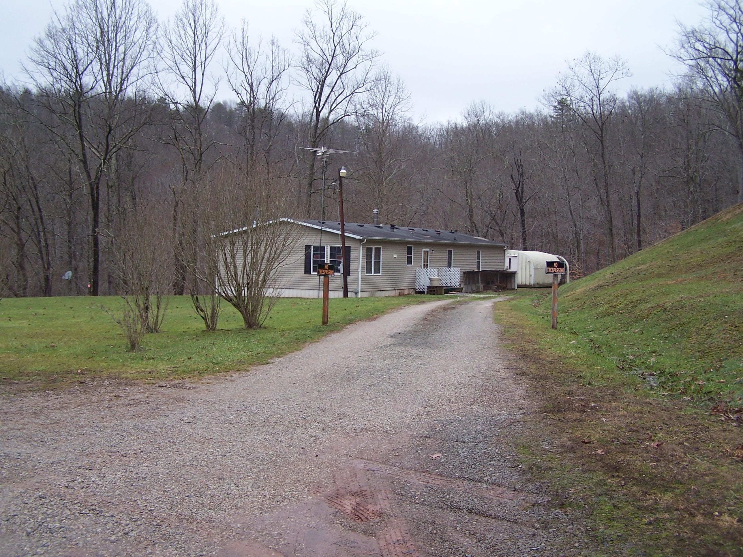 9.66 acres in Calhoun County, West Virginia