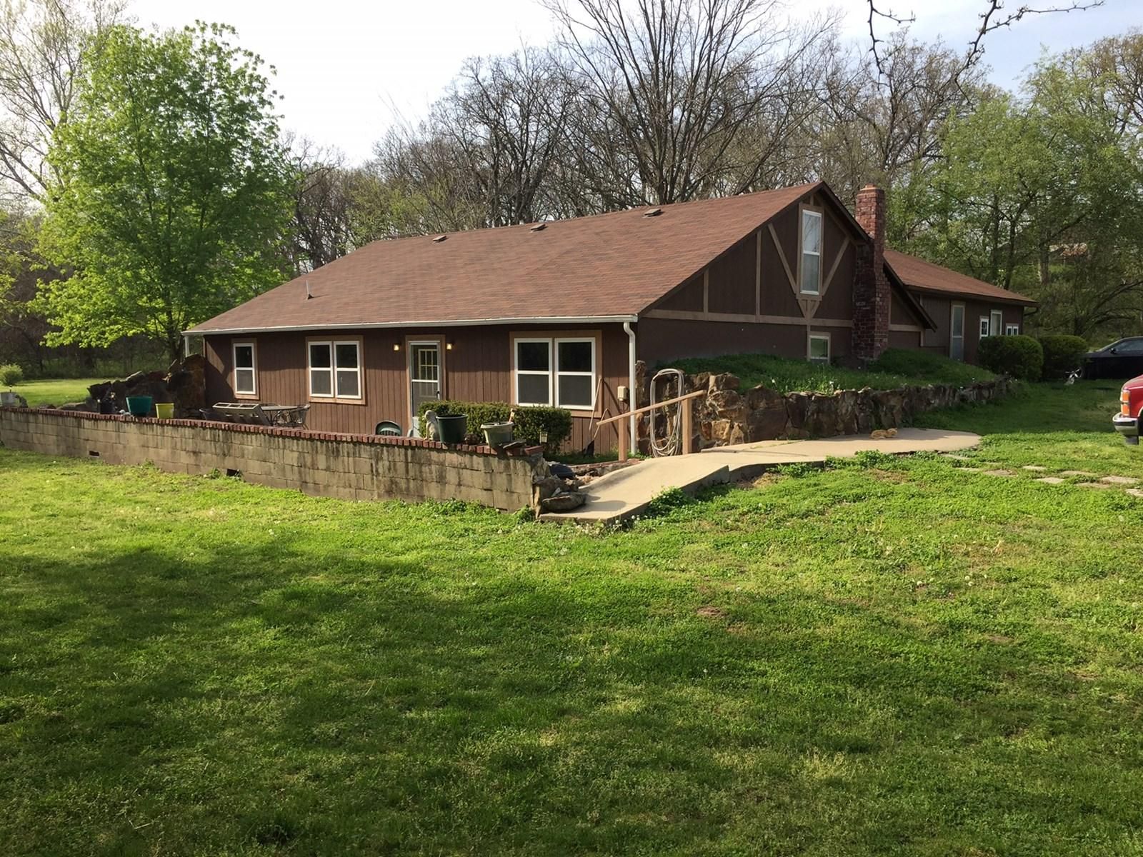 6 acres in Cedar County, Missouri