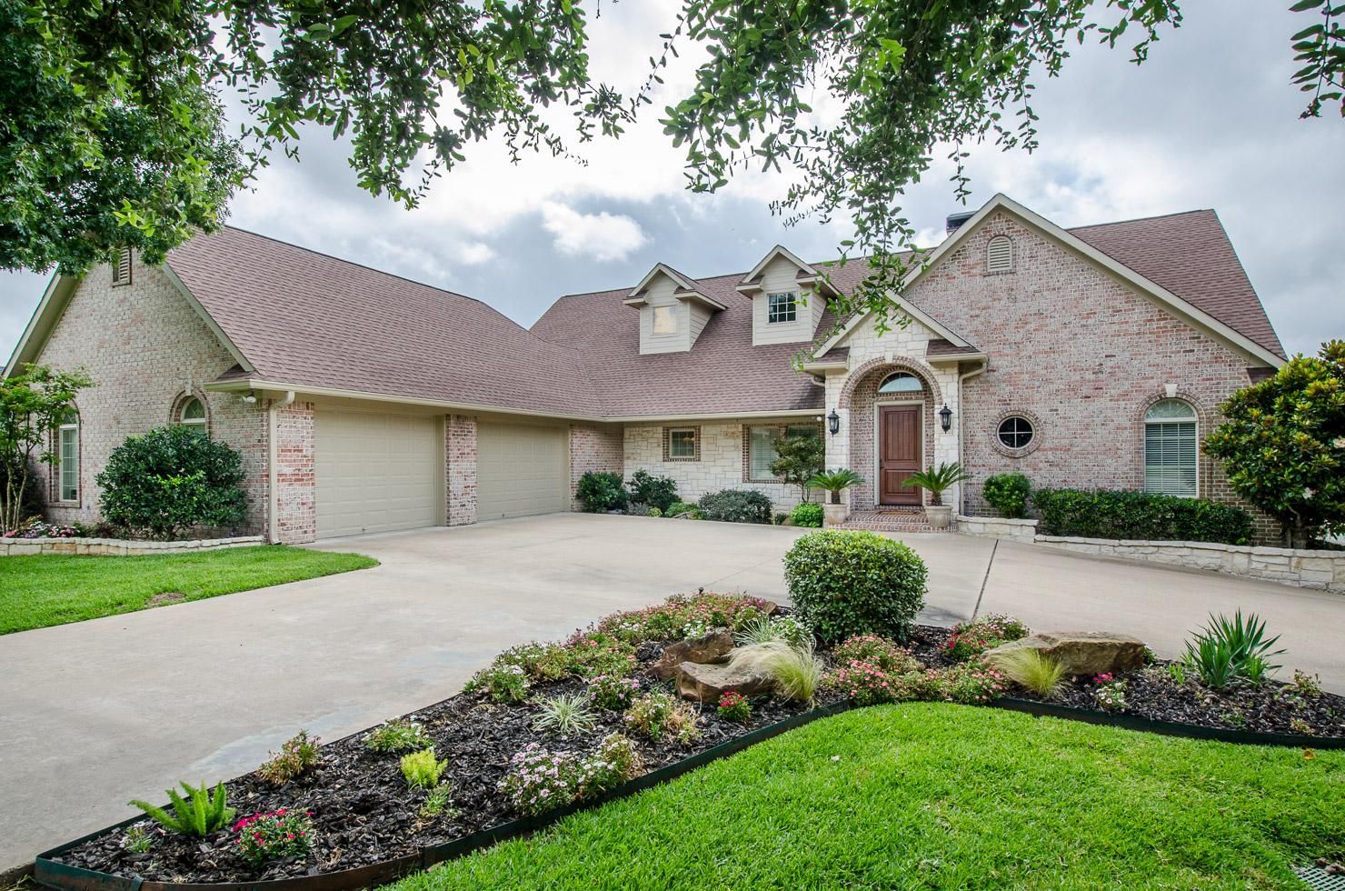 0.6 acres in Navarro County, Texas