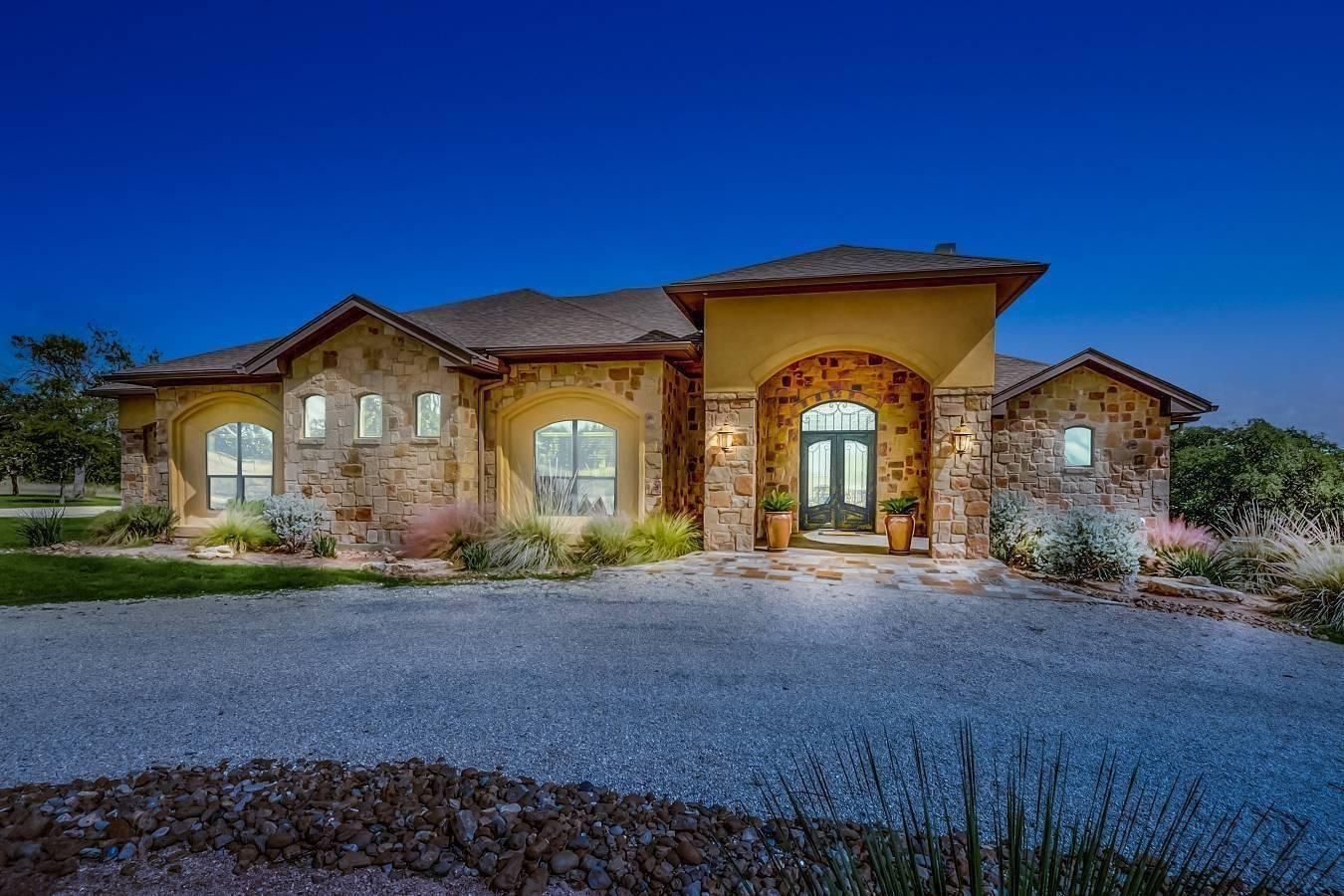 15.84 acres in Kendall County, Texas