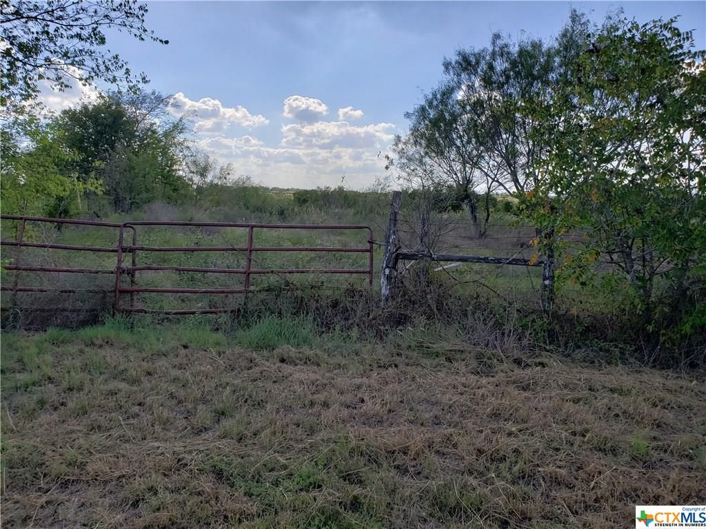 6.95 acres in Falls County, Texas