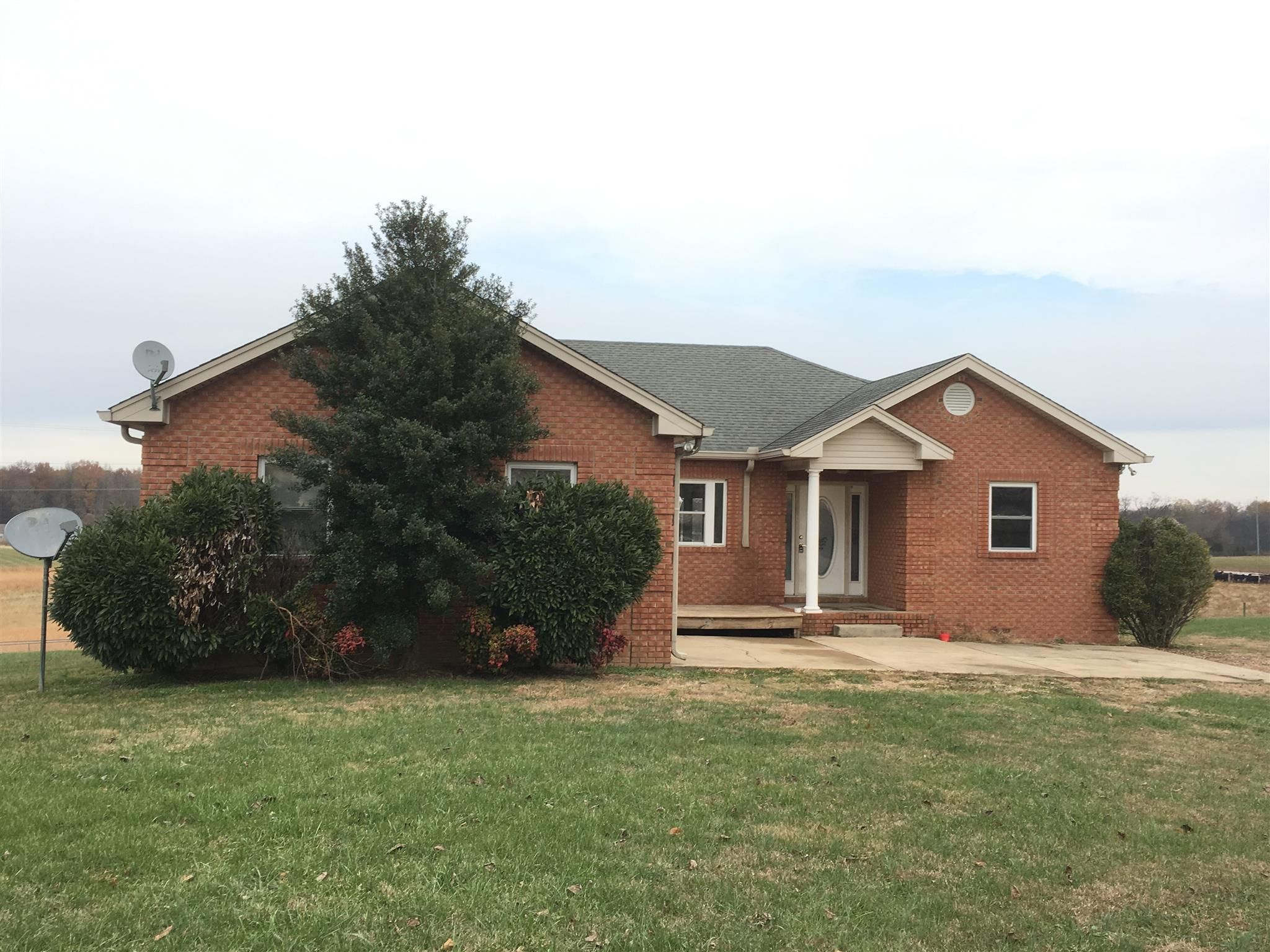 5 acres in Robertson County, Tennessee