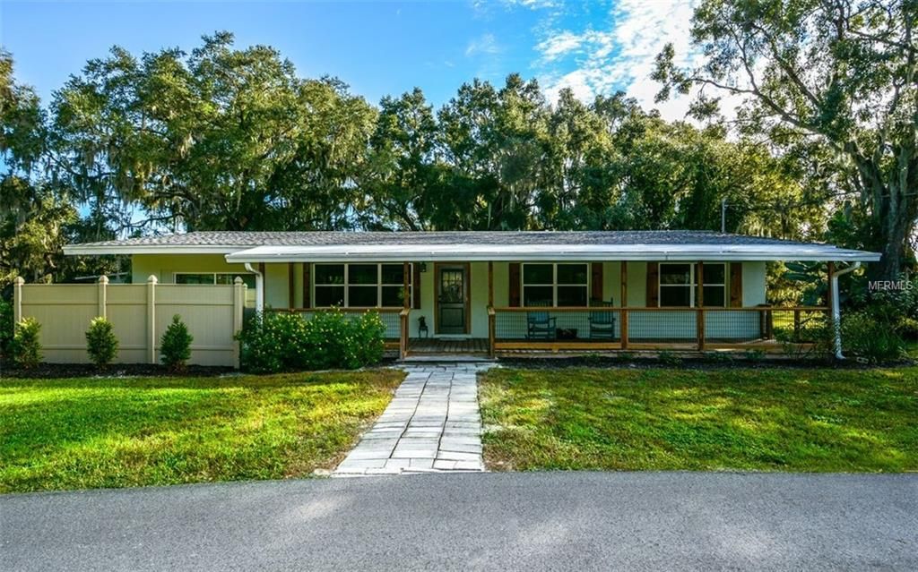 0.85 acres in Manatee County, Florida