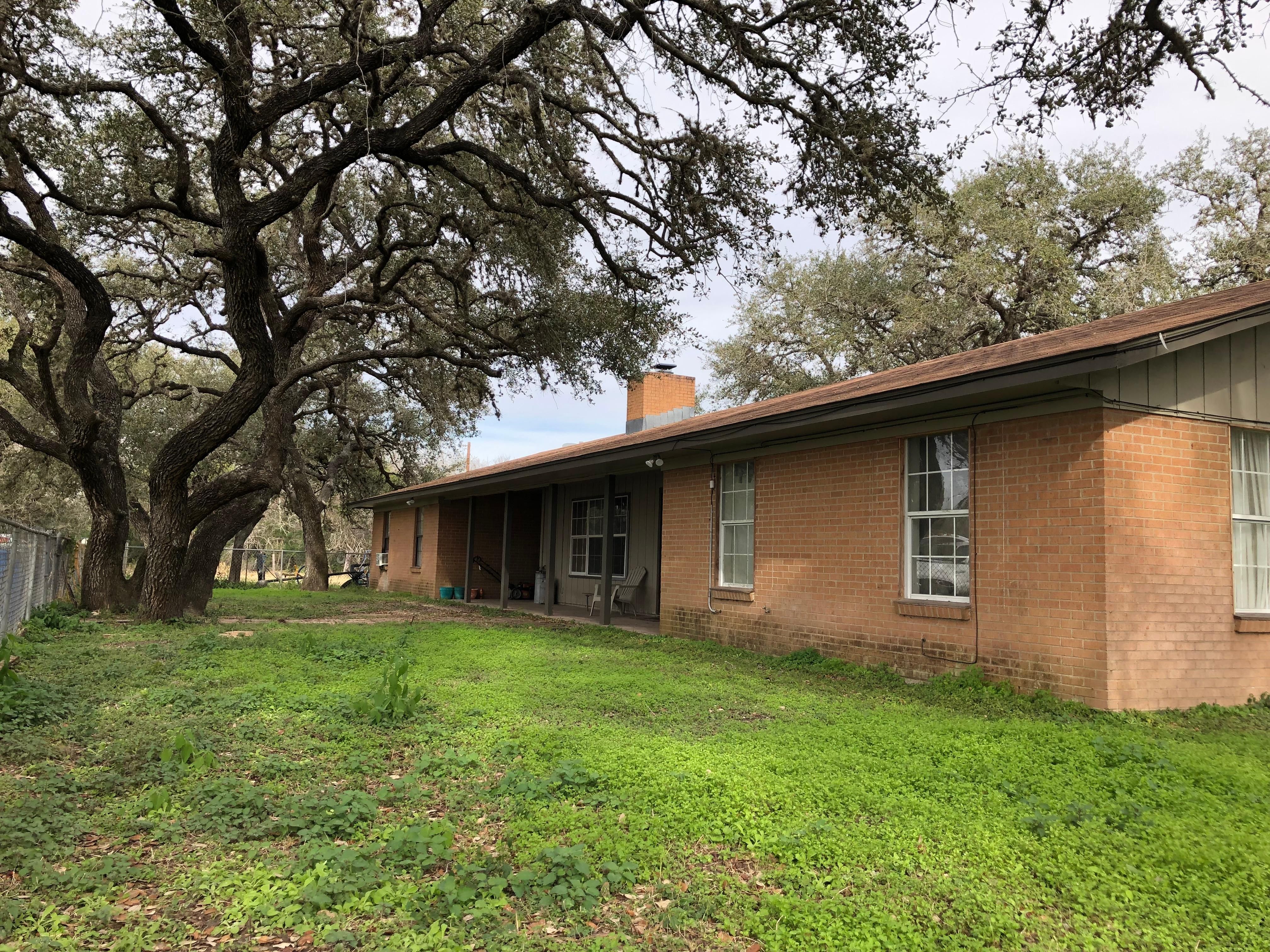 10 acres in Goliad County, Texas