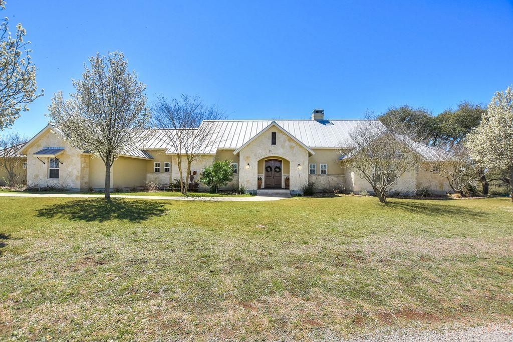 3.27 acres in Kerr County, Texas