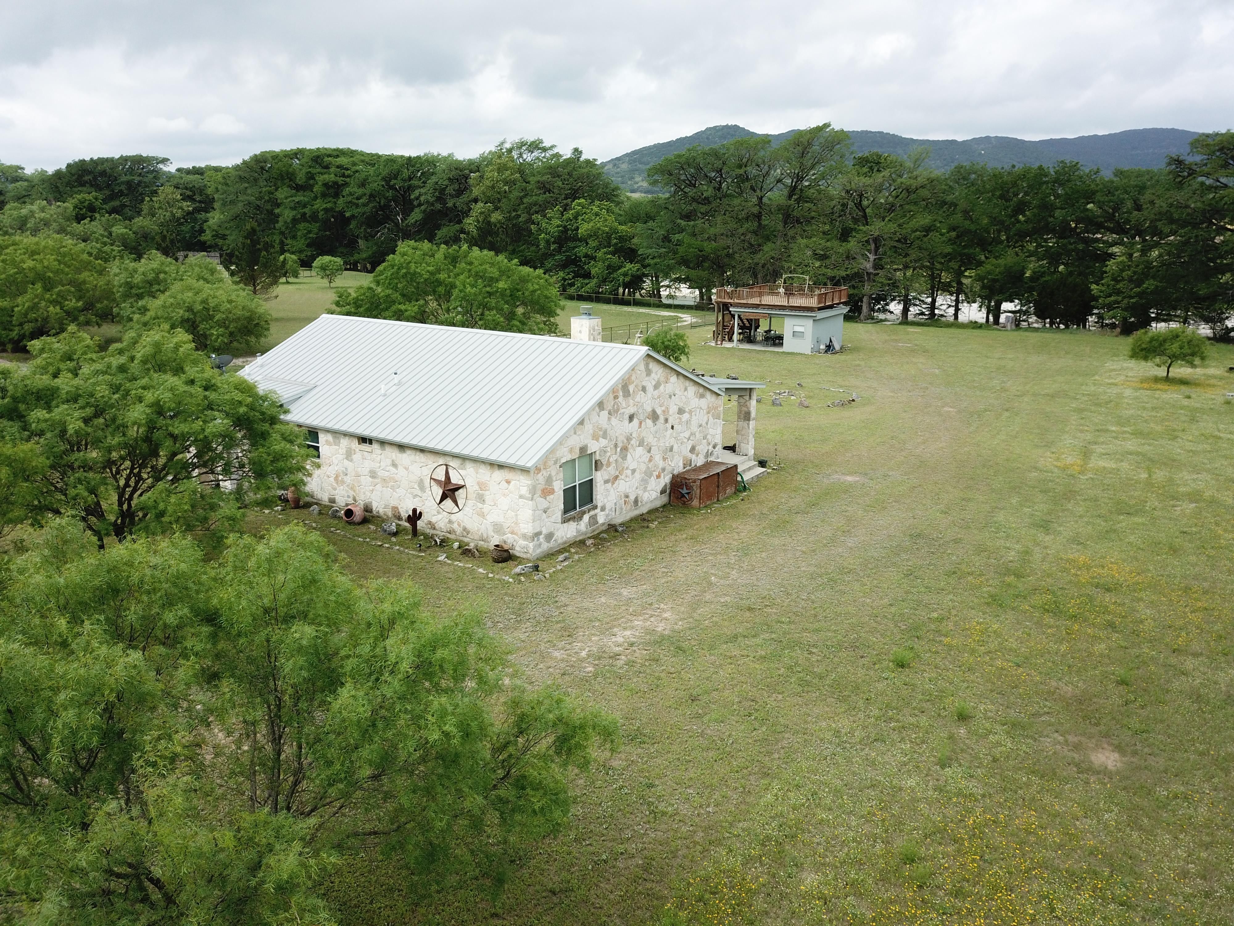 1.15 acres in Real County, Texas