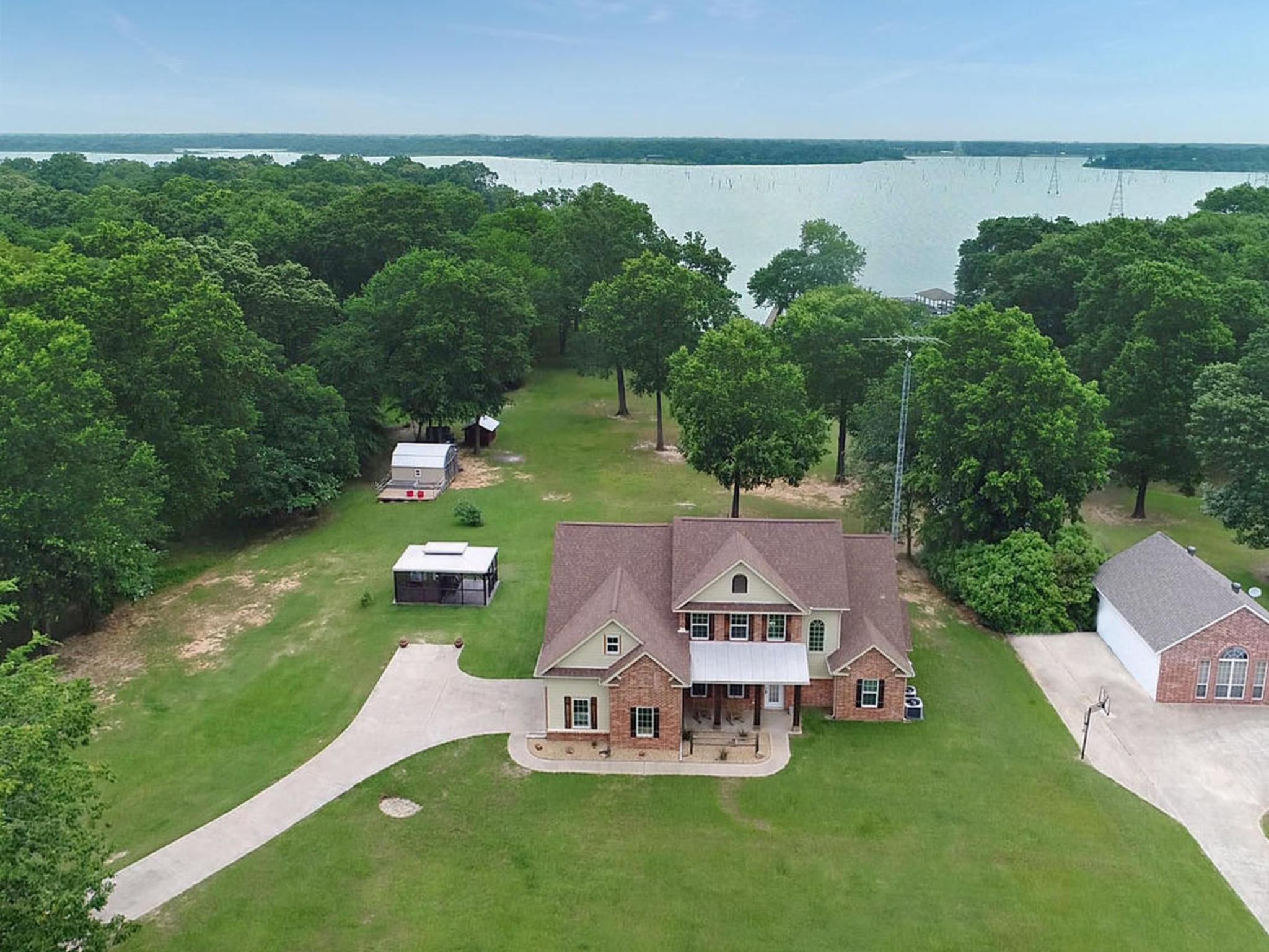 1.35 acres in Rains County, Texas