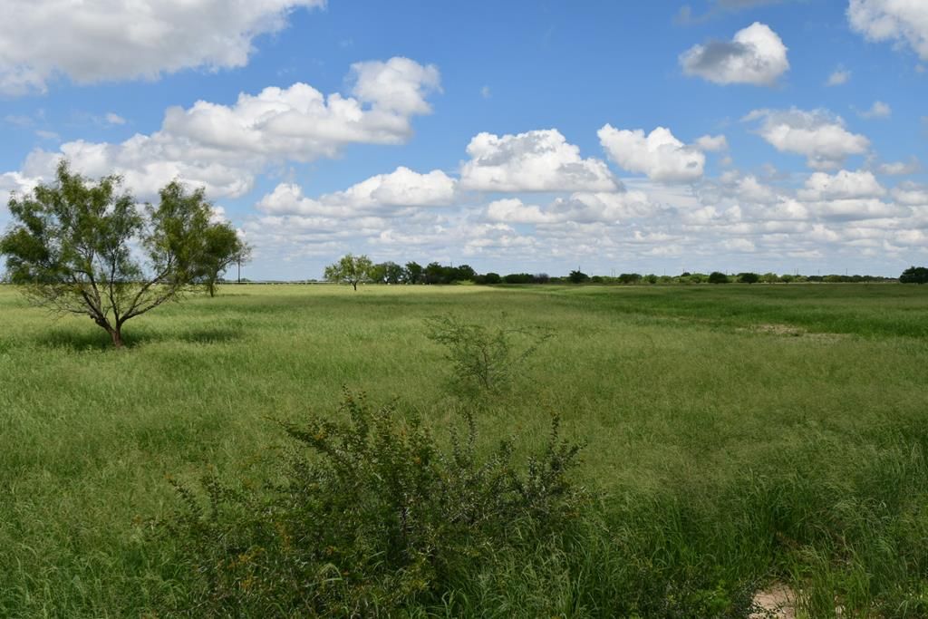 10.01 acres in Uvalde County, Texas