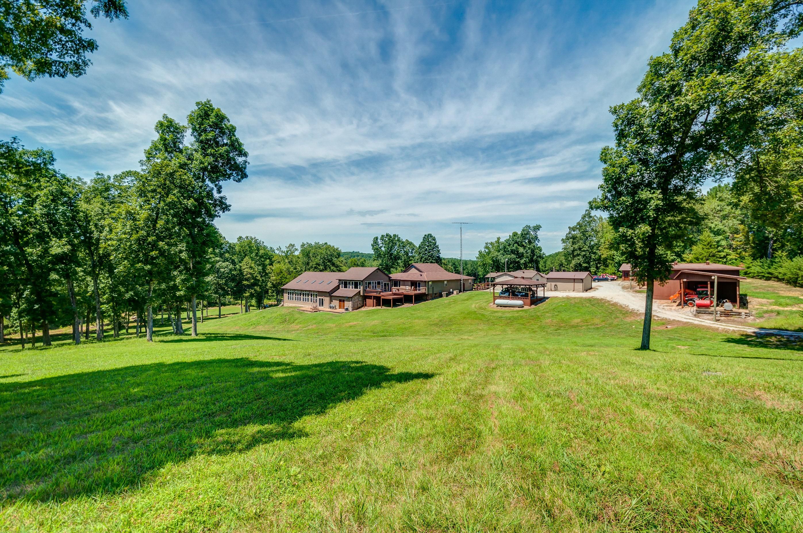 1,025 acres in Benton County, Tennessee