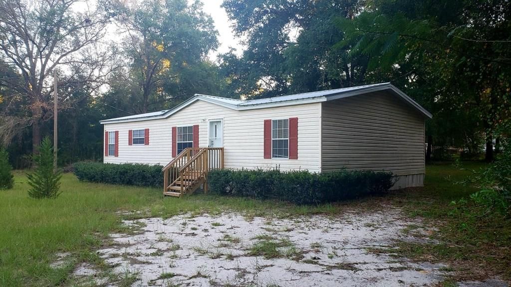 1.25 acres in Levy County, Florida