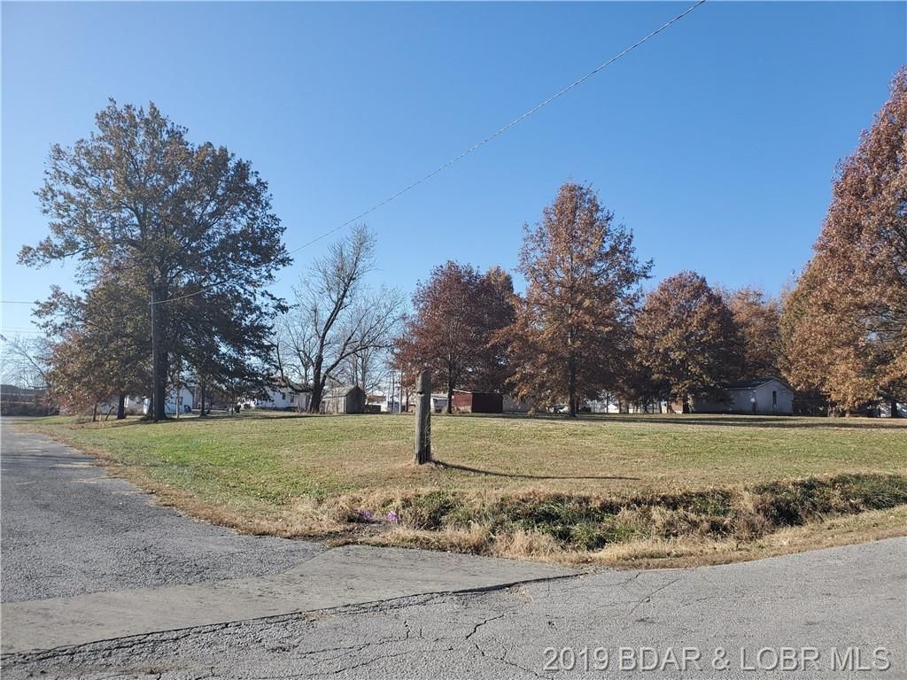 1.4 acres in Moniteau County, Missouri