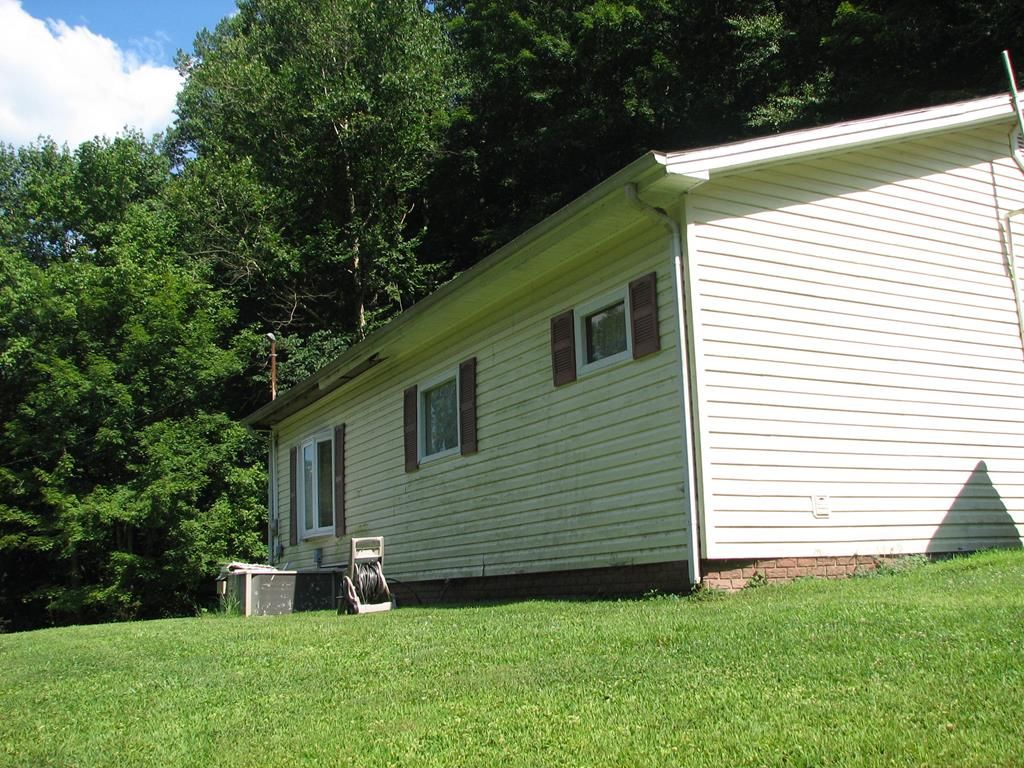 28 acres in Johnson County, Kentucky