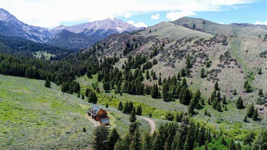 121 acres in Custer County, Idaho