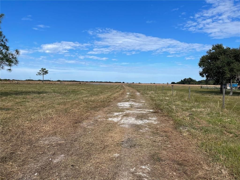 10 acres in DeSoto County, Florida