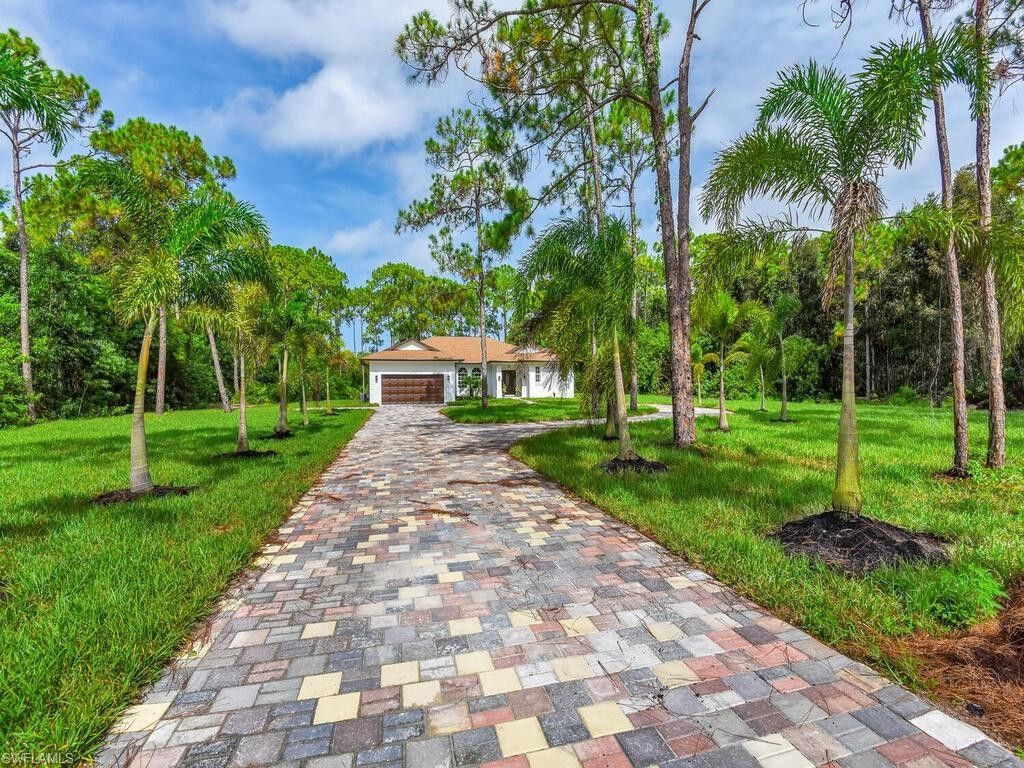 1.25 acres in Lee County, Florida