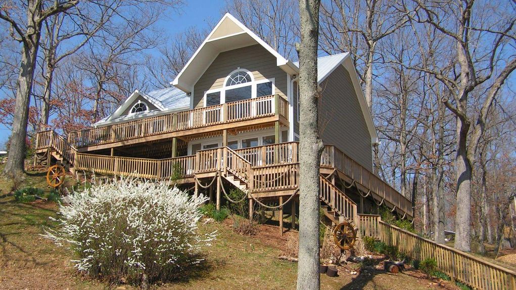 Lakehouse Waverly TN