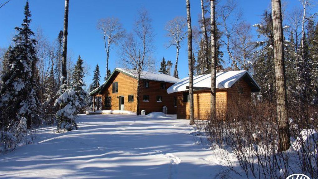Beautiful Log Sided Cabin On Great Hunting Tract In Northern MN