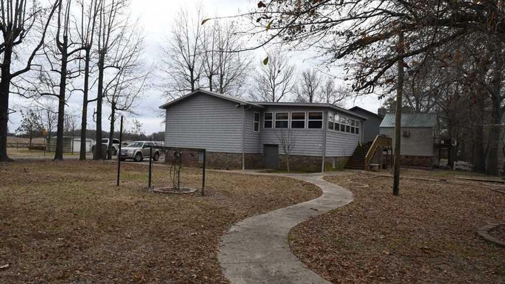 1820 sqft cabin with large boat dock on Maddox Bay adjoining the White Rive