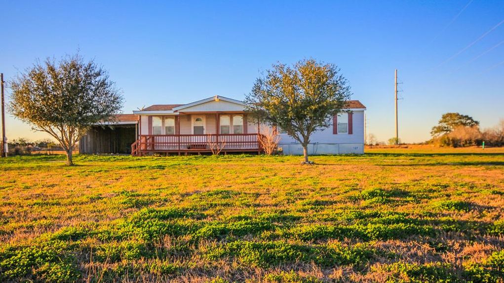 2.33 acres in Bee County, Texas