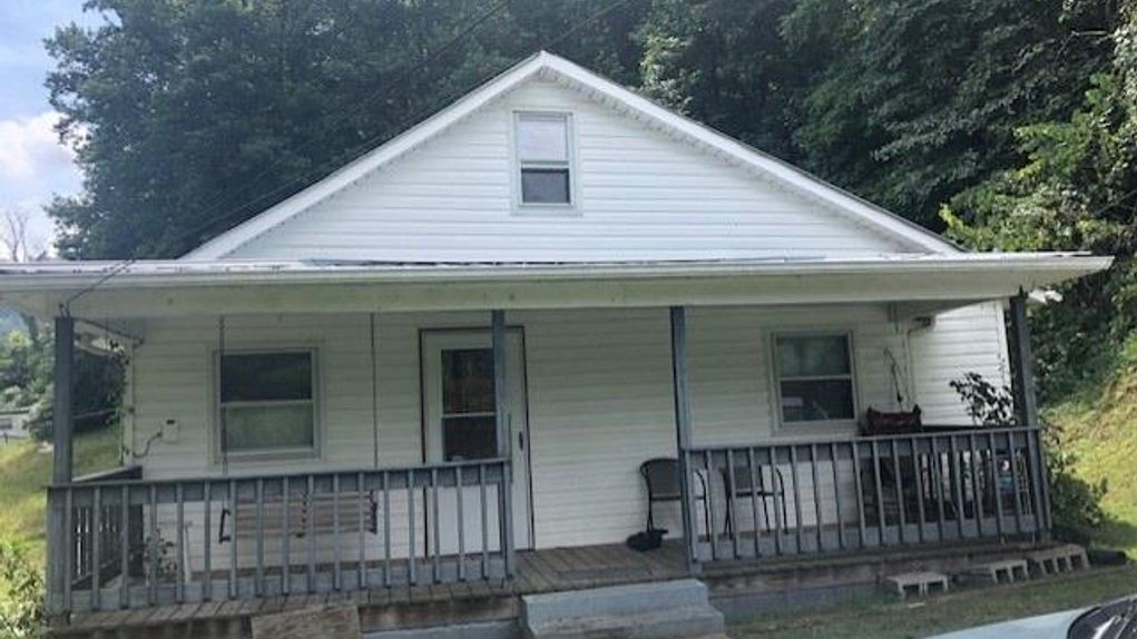 2 acres in Floyd County, Kentucky