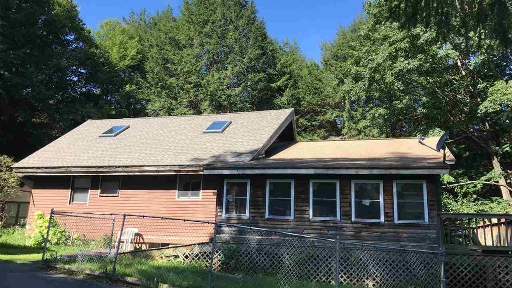 15.8 acres in Windsor County, Vermont