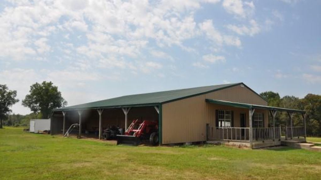 OKLAHOMA BARNDOMINIUM ON 10 ACRES FOR SALE