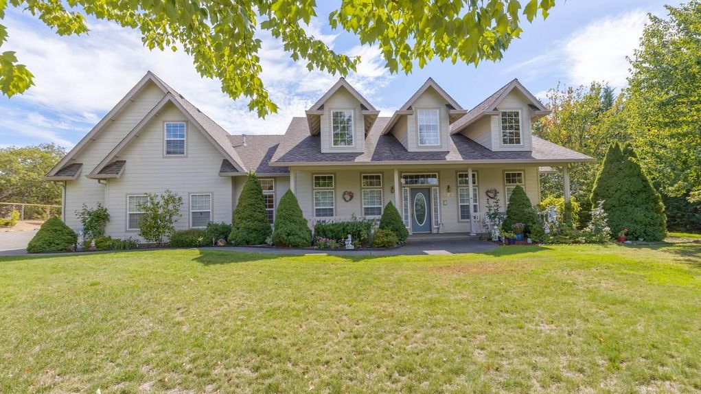 325 Castle Creek Rd in Lovely Colonial Valley