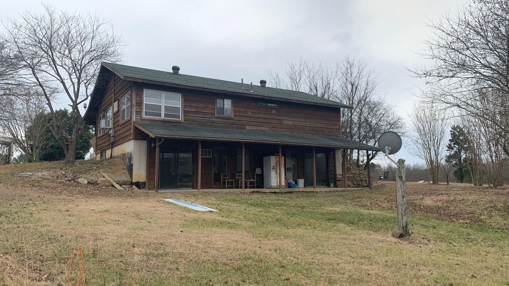 FARM & COUNTRY HOME IN OZARK MOUNTAINS FOR SALE