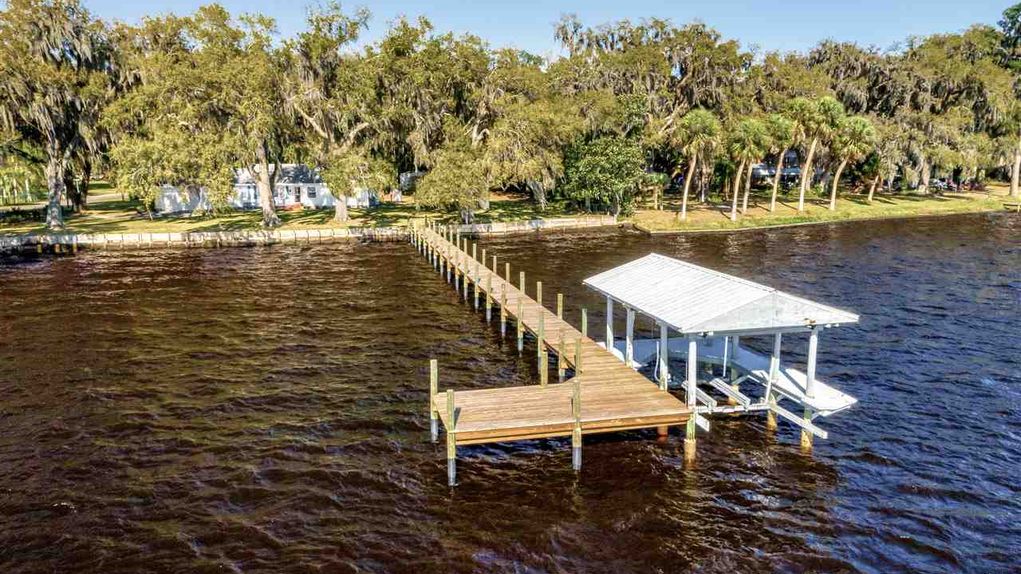 1.6 acres in Putnam County, Florida