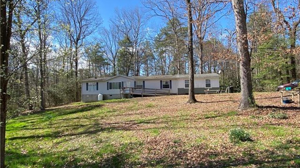 0.93 acres in Henderson County, North Carolina