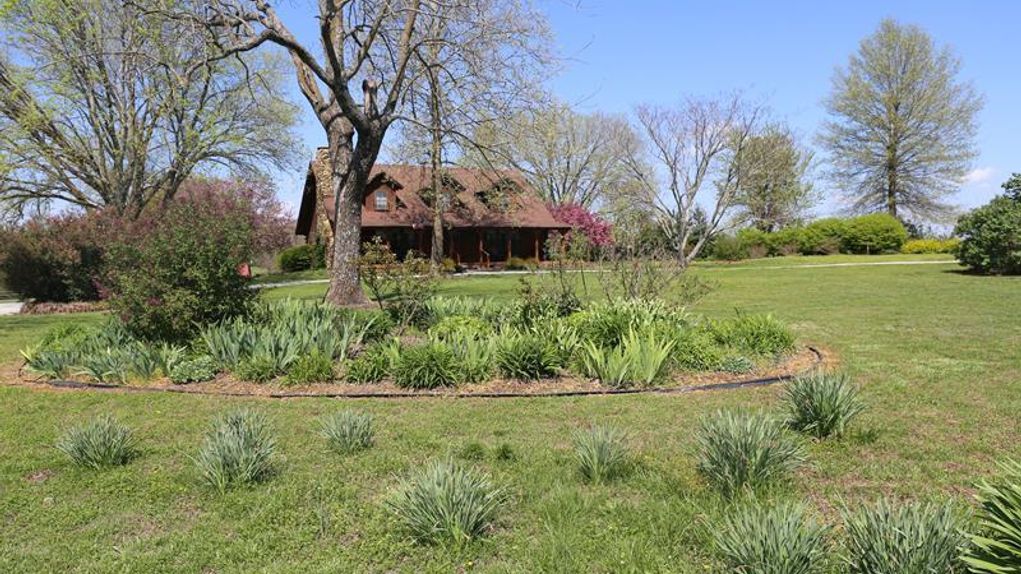 McKee Log Home in Peace Valley, MO